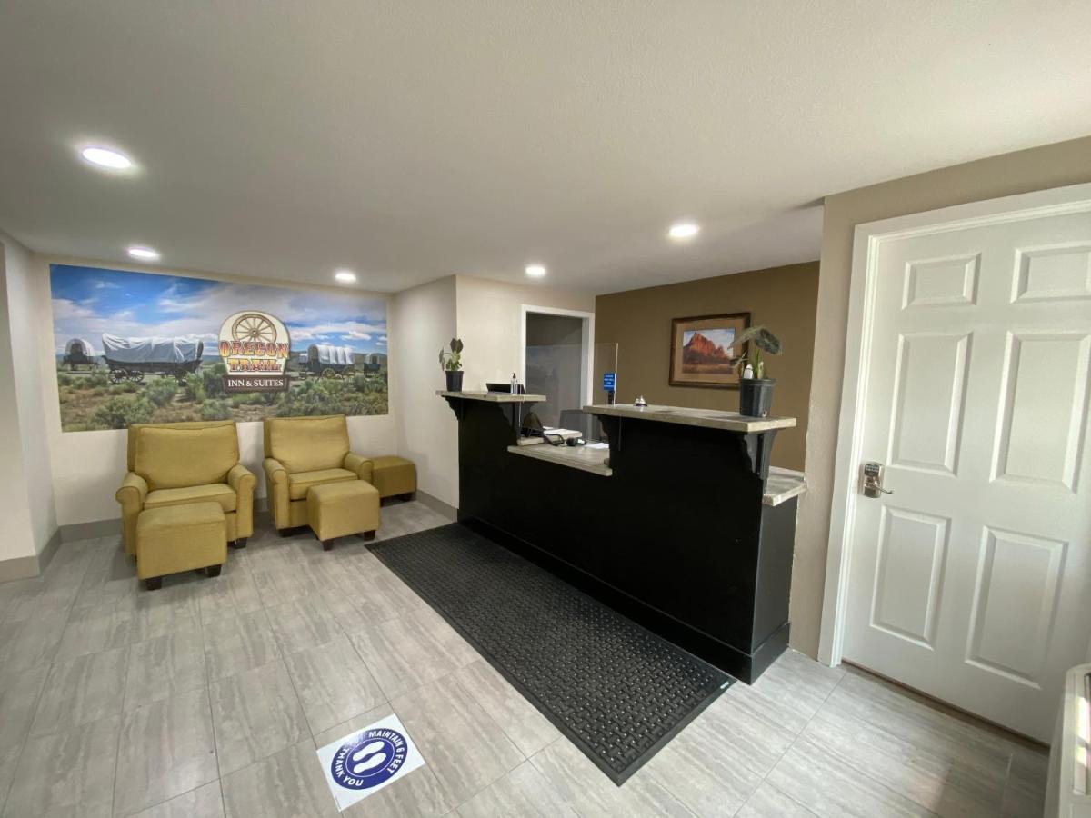Oregon Trail Inn And Suites Лейквю Екстериор снимка